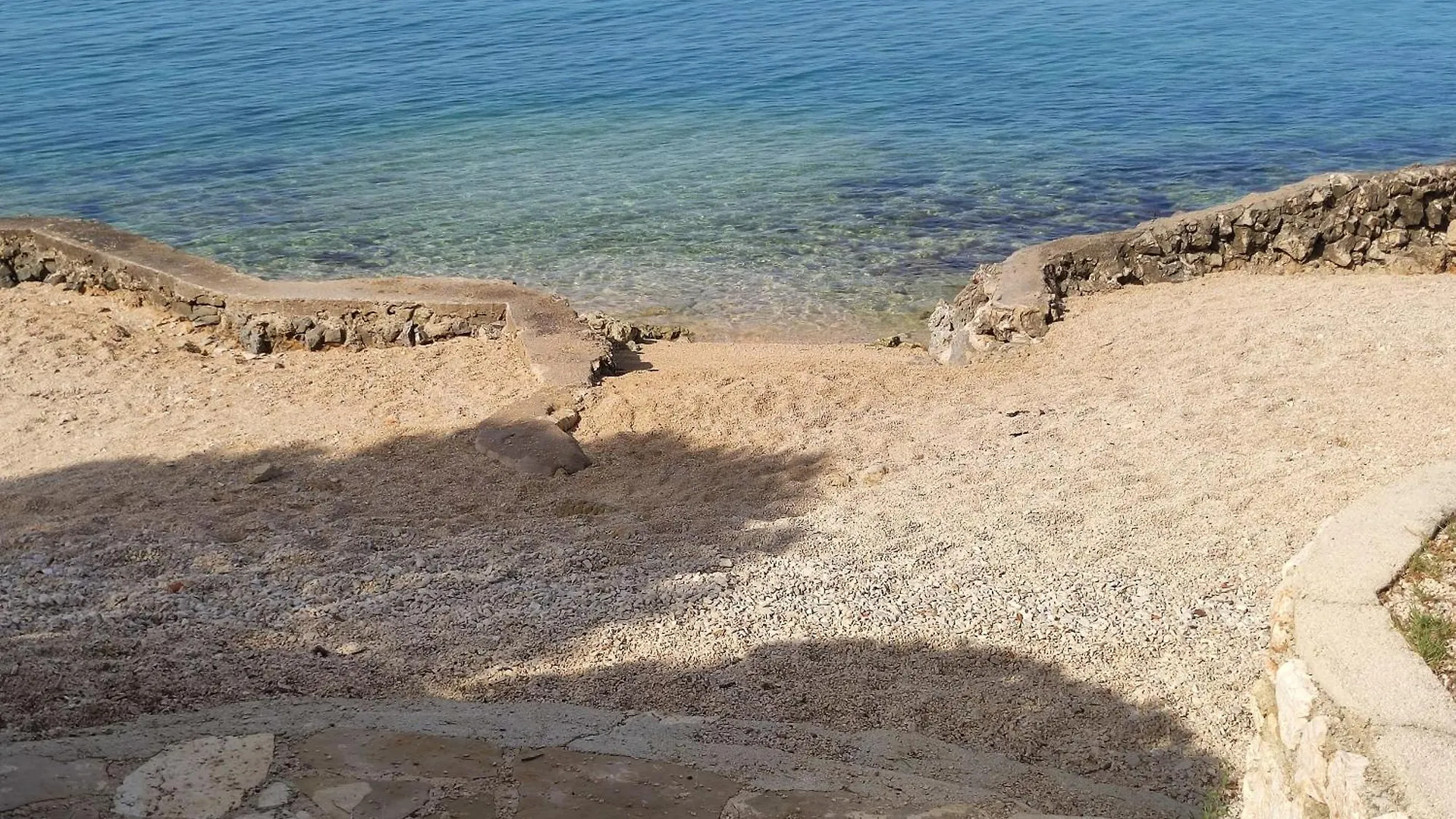 Apartment Dolphin View With A Pool By The Beach Mandre
