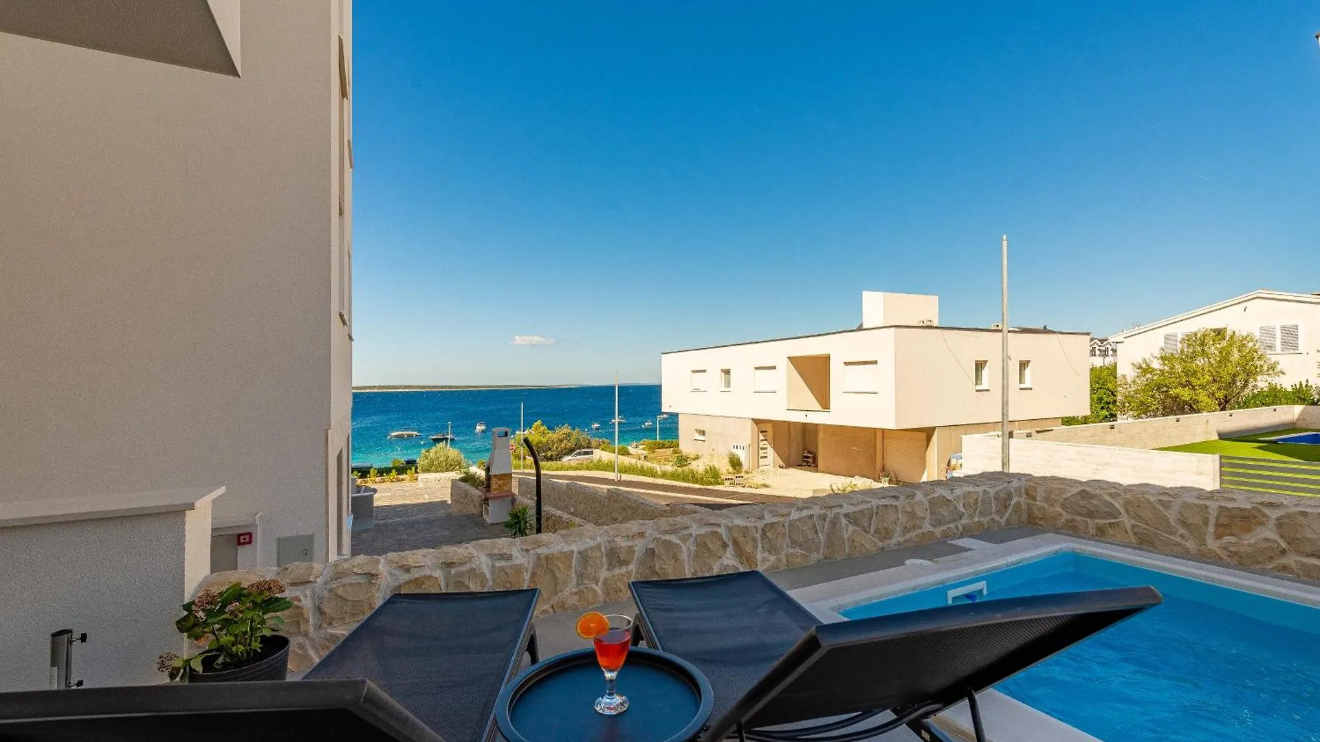 Dolphin View With A Pool By The Beach Mandre
